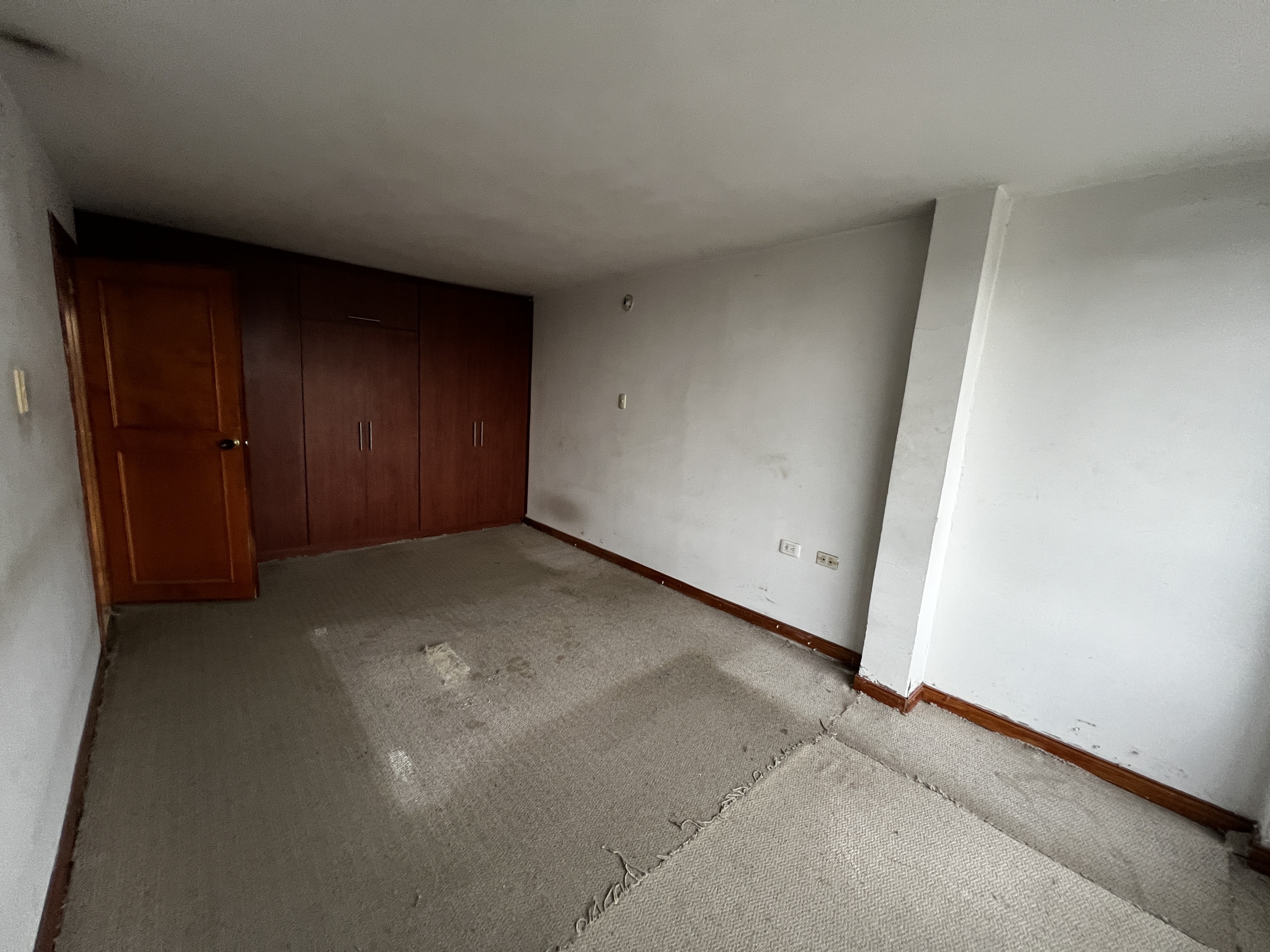 Imagen extraída de https://davivienda-bienes-cms.s3.us-east-1.amazonaws.com/HABITACION_1_1_77e6f5cc29.JPG