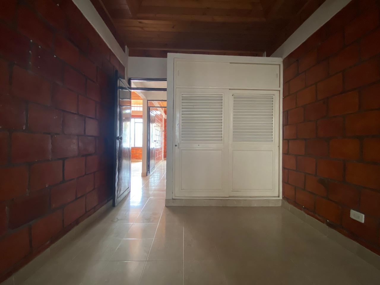 Imagen extraída de https://davivienda-bienes-cms.s3.us-east-1.amazonaws.com/HABITACION_1_CLOSET_e4b3299d86.jpg